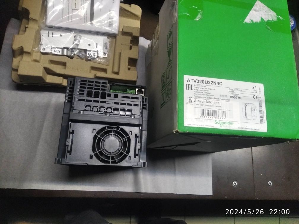 ATV320U22N4C Преобразователь частоты Schneider ATV320,мощность 2,2кВт