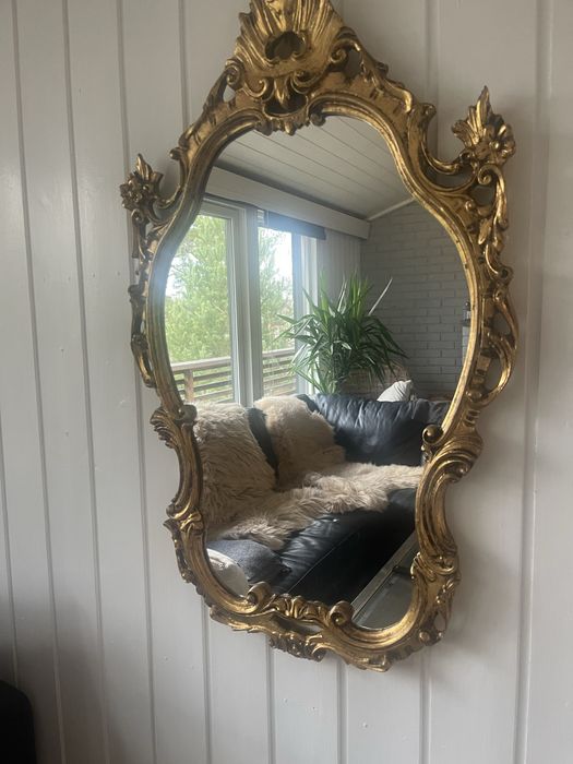 Ekskluzywny komplet neorokoko – złocone lustro i konsola z marmurem