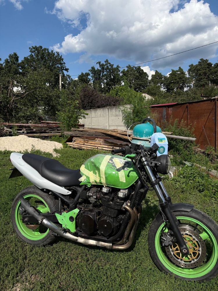 Kawasaki ZR 750 2002