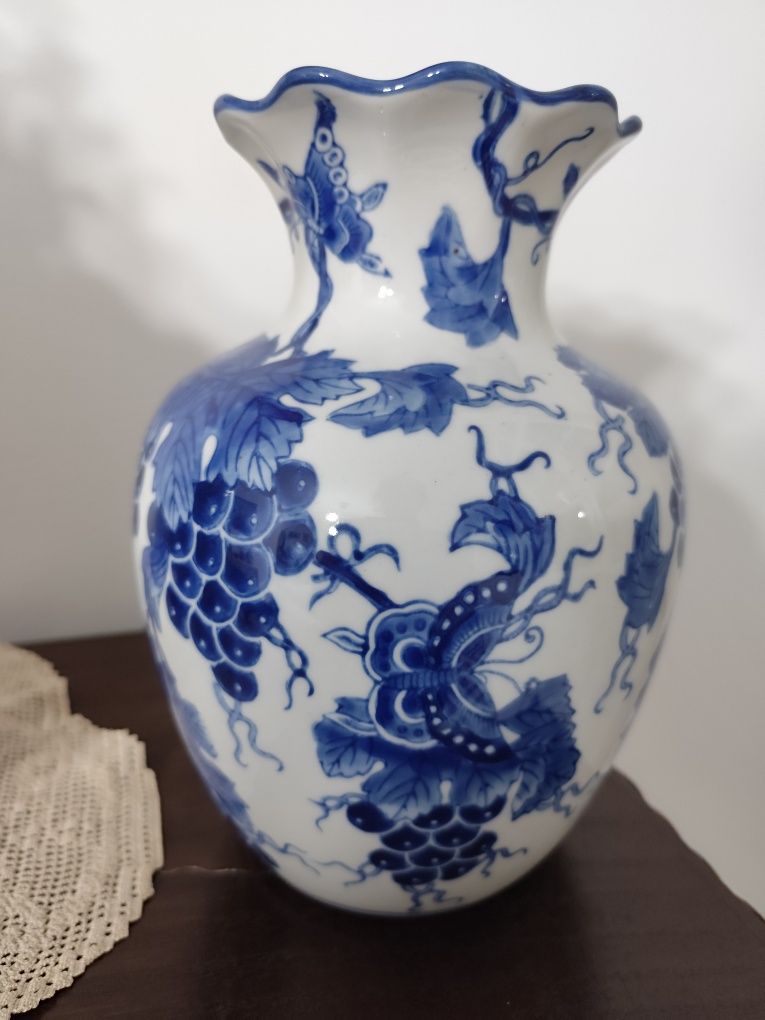 Pote antigo em porcelana chinesa.