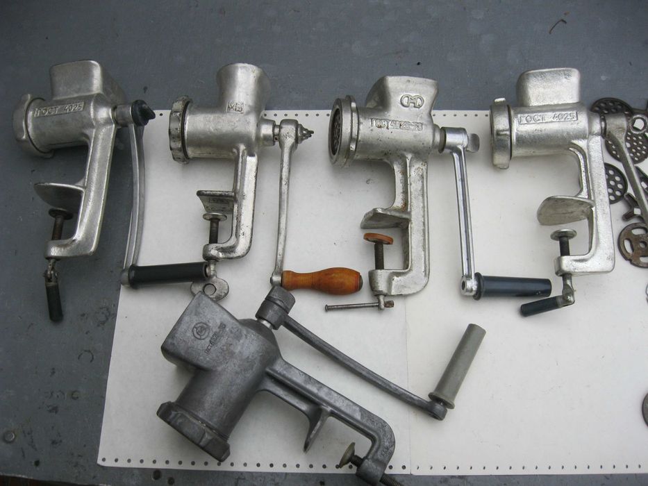 Продам чугунную мясорубку СССР