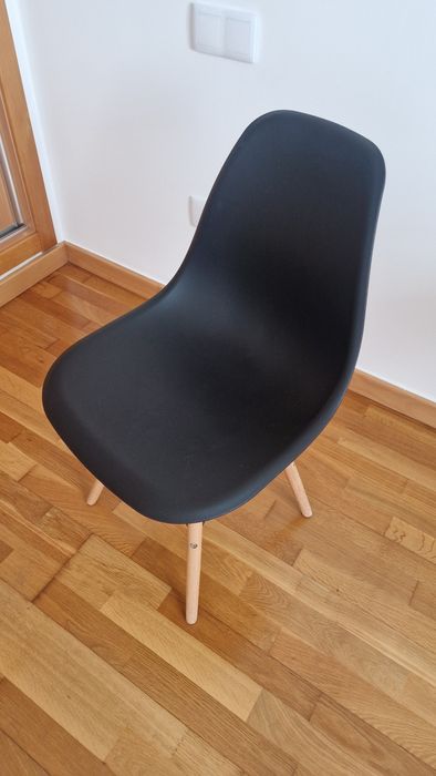 Cadeira Nórdica Preta (Kasa)