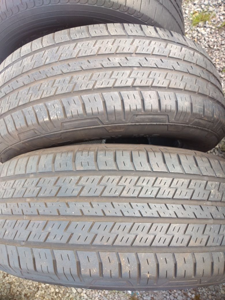 Opony letnie 2 szt Pirelli 235/65R17.