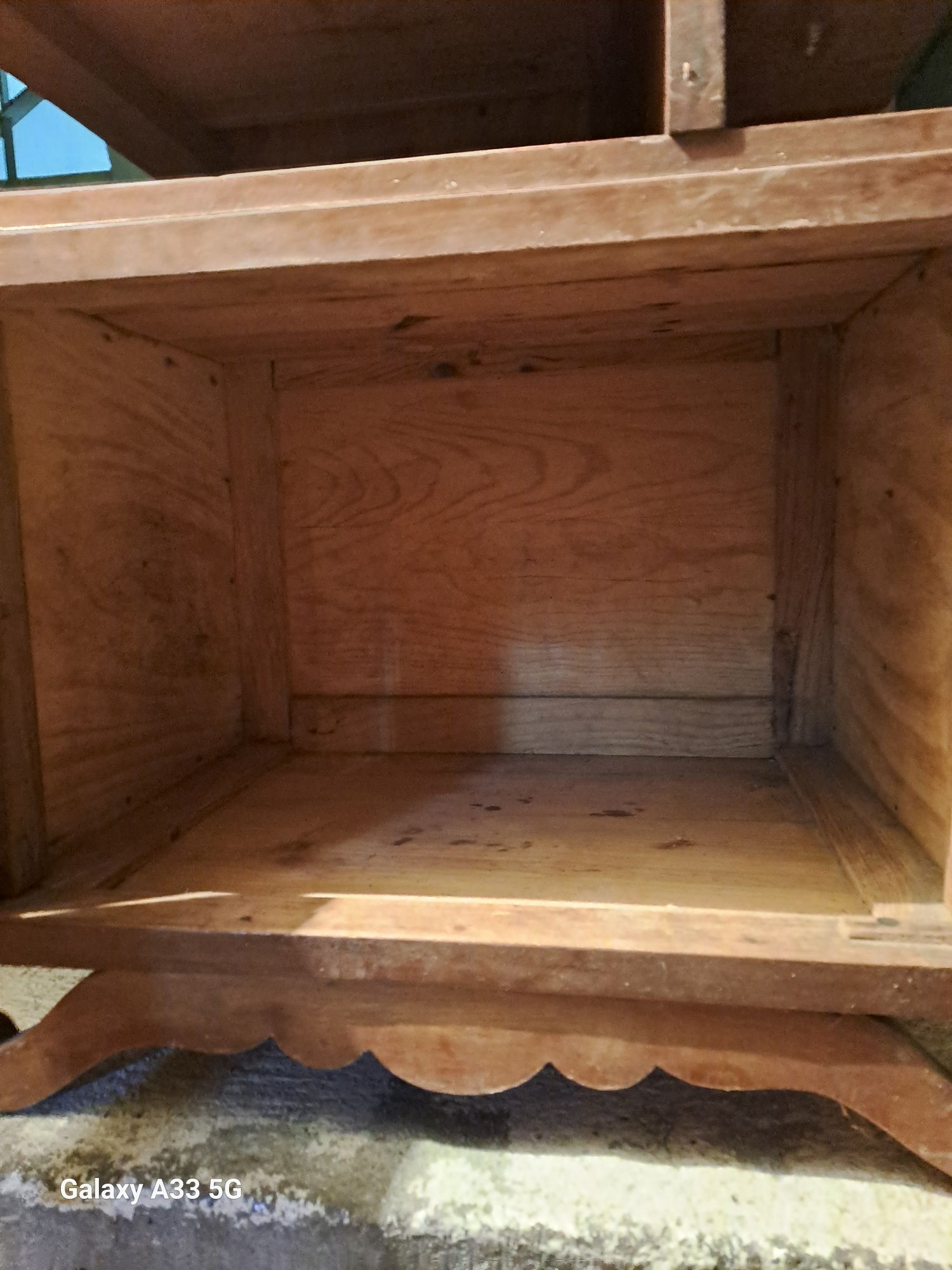 Mesa de cabeceira muigo antiga