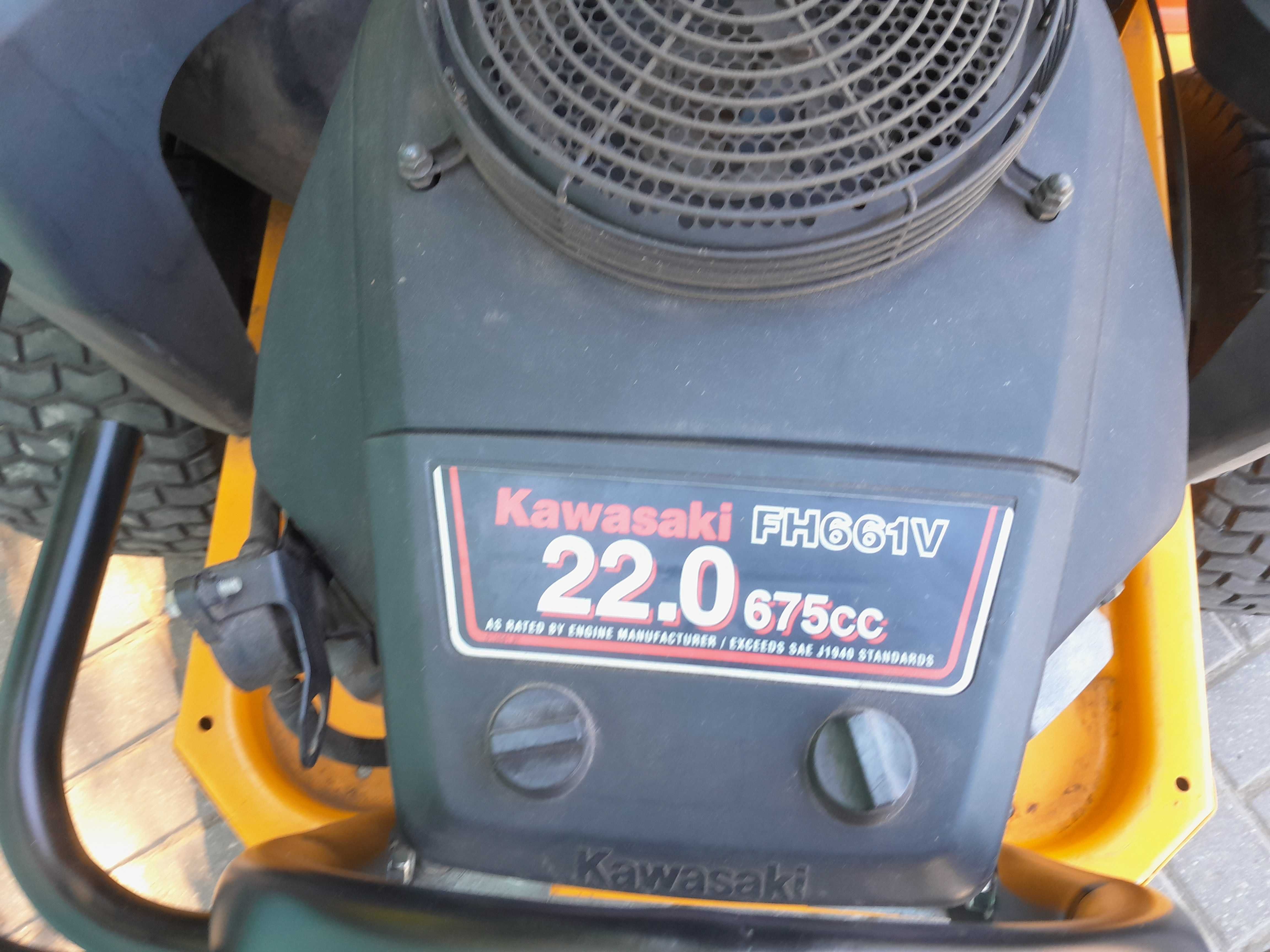 Kosiarka zero turn Cub Cadet Kawasaki 22 KM
