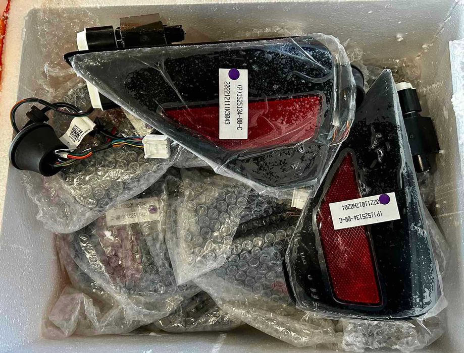 Лючок порту зарядки Tesla Model 3, Y 1566302-00-A