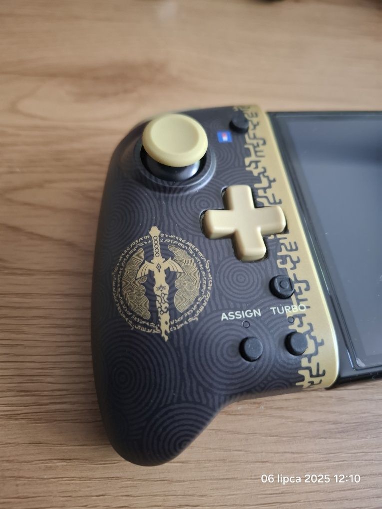 Hori Split Pad Pro kontroler do Nintendo Switch Zelda Edition pudełko