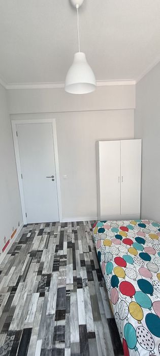 Vende-se PARTICULAR Apartamento T4 (3 quartos)