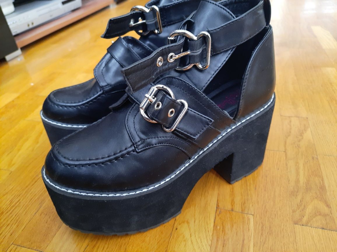 Buty na koturnie platformie 38