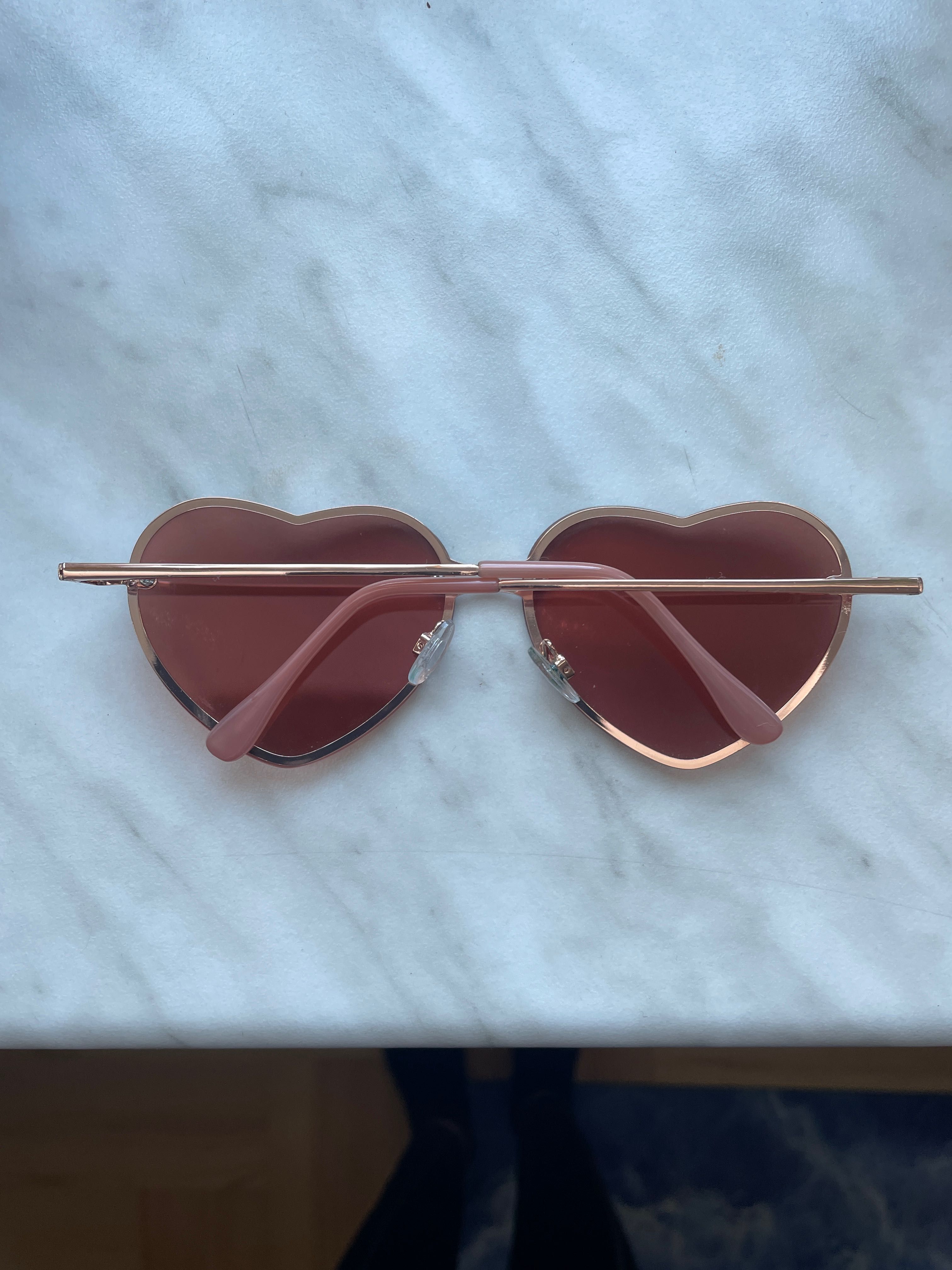 Różowe okulary przeciwsłoneczne serca