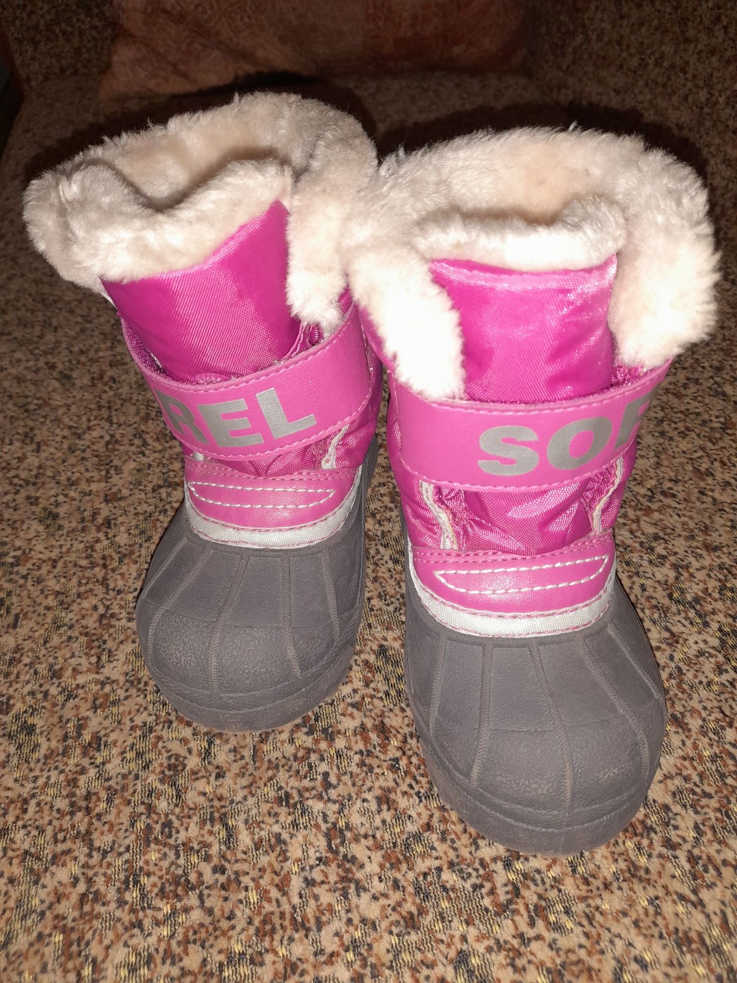 Продам зимние детские сапожки Sorel