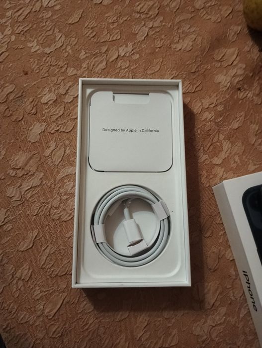 Продам айфон 13 на 128 в ідеалі р сім