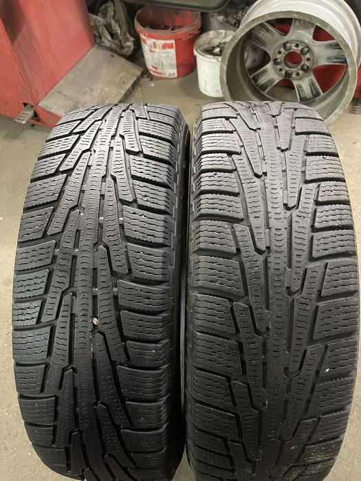 Продам пару зимових шин 215/70 R16 Nokian Nordman RS2