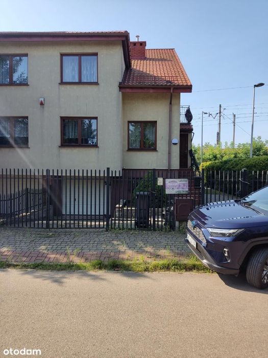 Sprzedam zadbany dom 300 m2 w bdb lokalizacji gotowy do zamieszkania