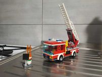 Продам LEGO® City 60107, Fire Ladder Truck (2016)