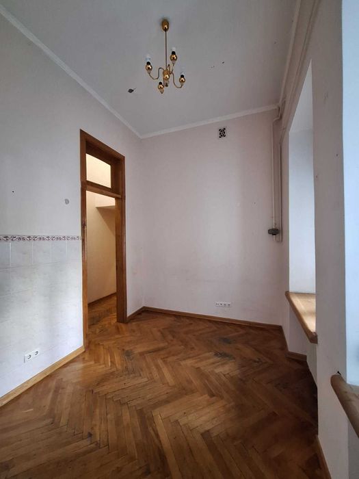 Інститутська, б.13/4, 44 кв м.Світло ЗАВЖДИ! Царський будинок 15000грн