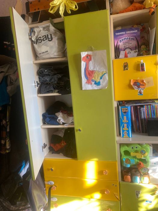 Продам дитячу стінку, мебель, зі столом і тумбою