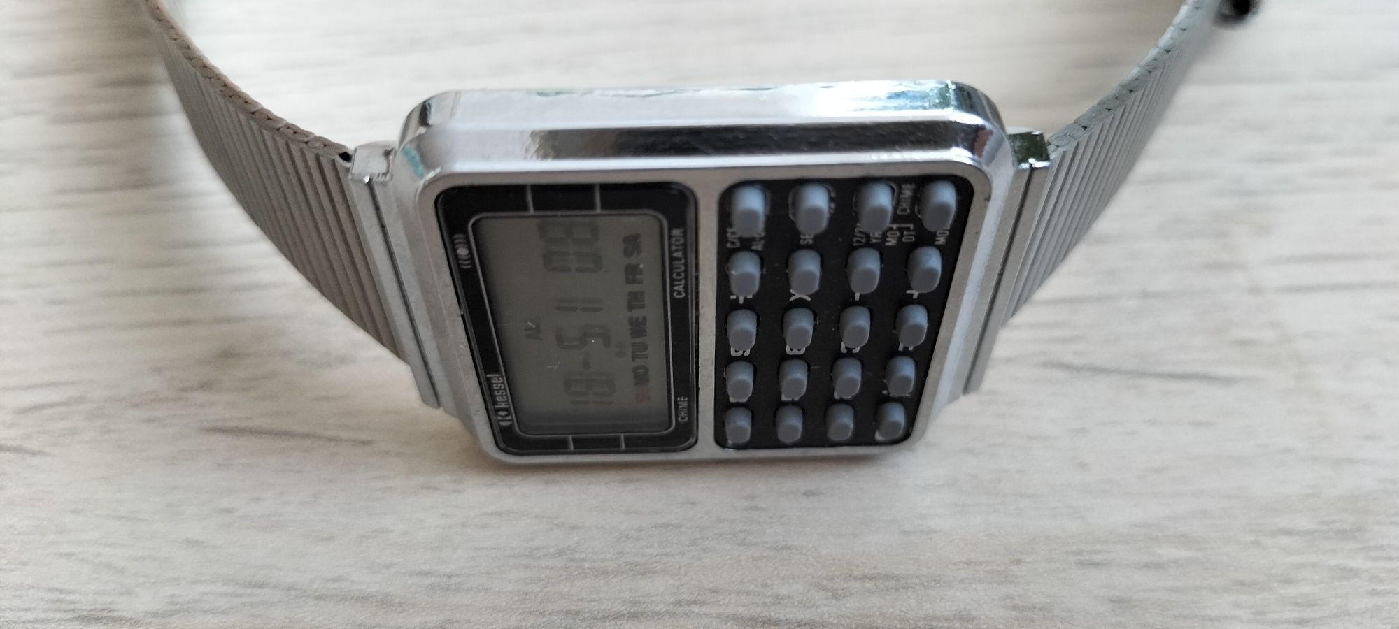 Zegarek elektroniczny z kalkulatorem Kessel