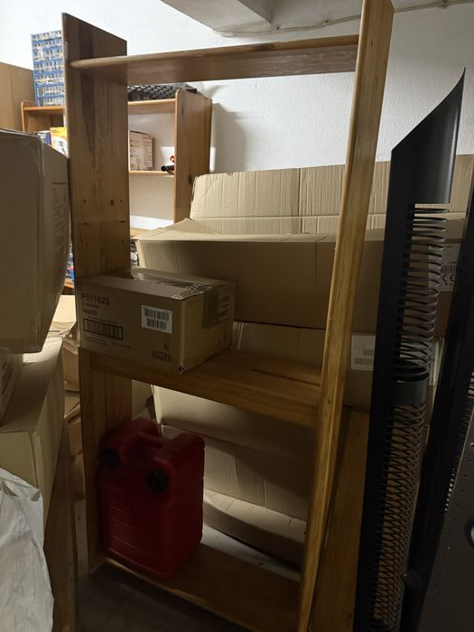 Movel 4 cubos madeira e movel alto em pinho bom estado