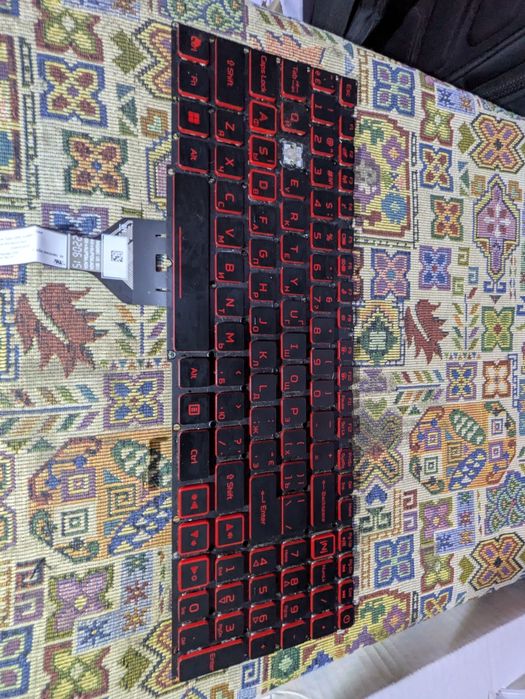 Клавіші з клавіатури Acer Nitro 5 з підсвіткою