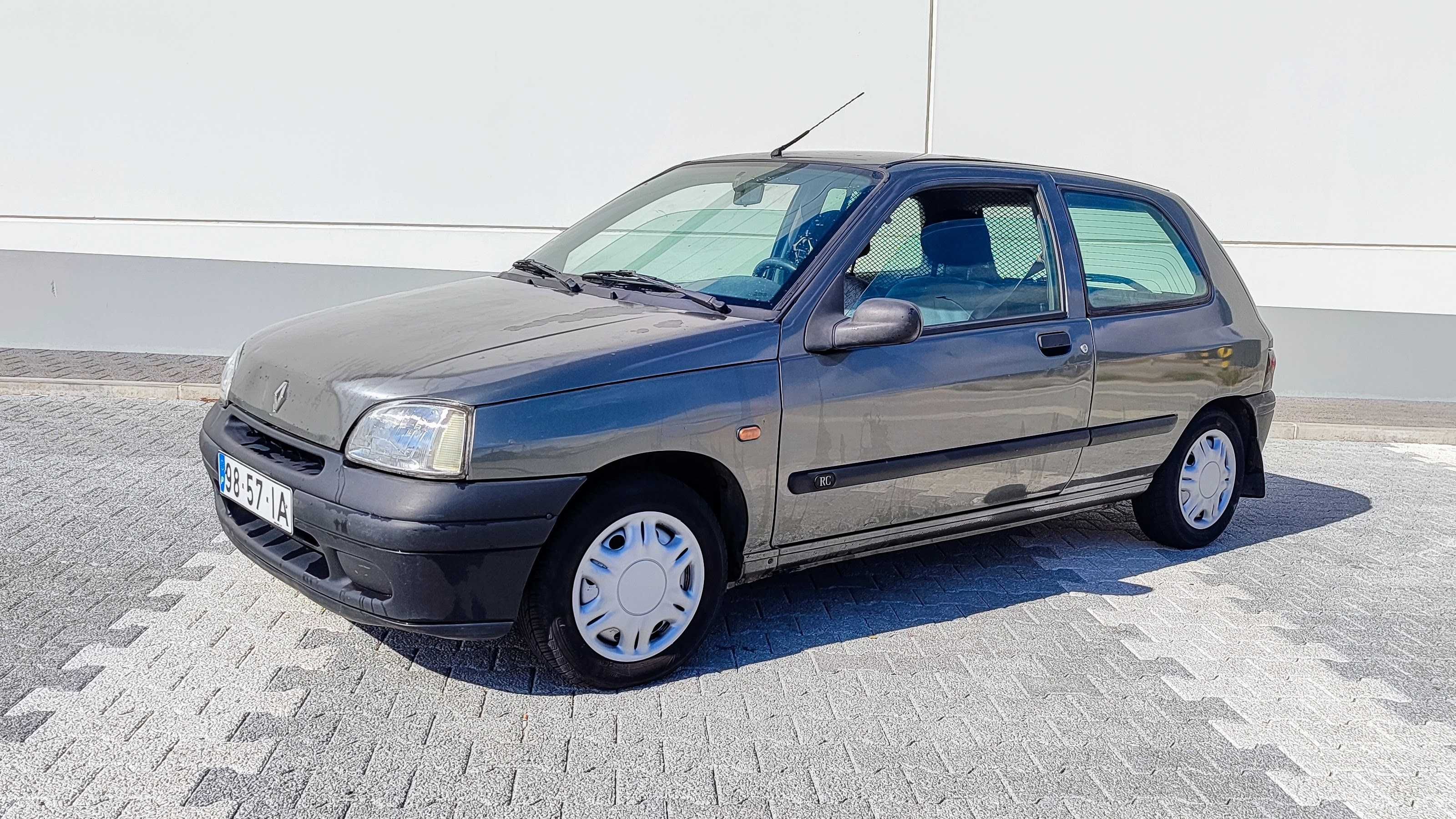 Renault Clio 1.9D - Direcção Assistida