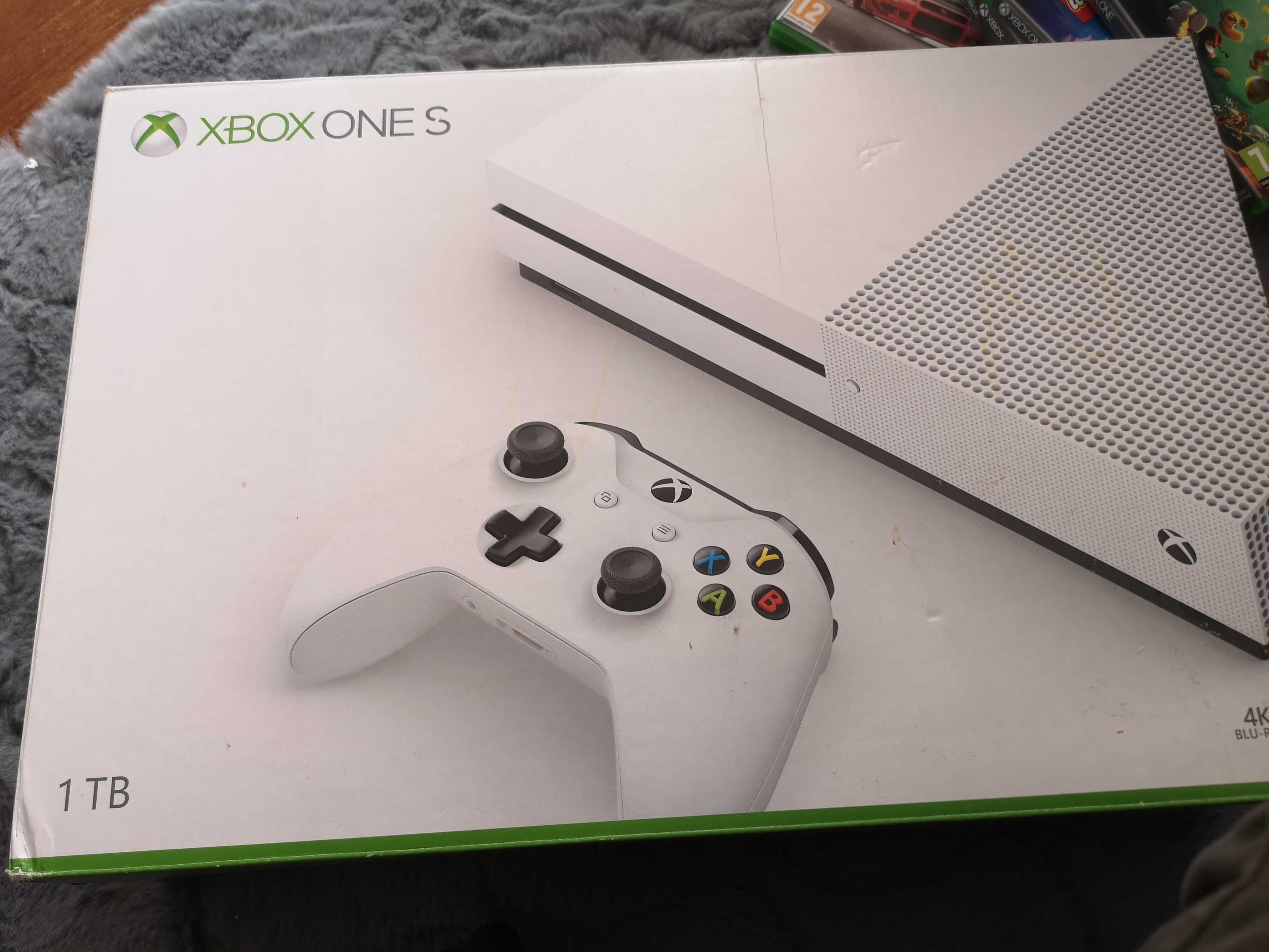 Xbox One S 1TB, dwa pady, 7 gier na płytach