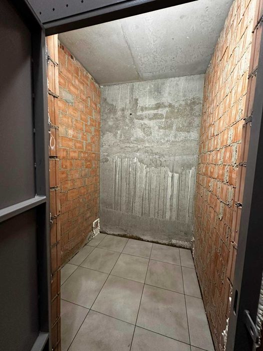 Продам комірку на вул. Шевченка 60 (Семицвіт). 5й корпус. 3,3кв.м.