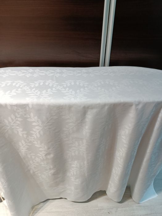 Obrus bawełniany biały wzór w gałązki 128 x 168 cm PRL