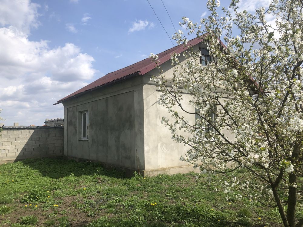 Продається дачний будинок
