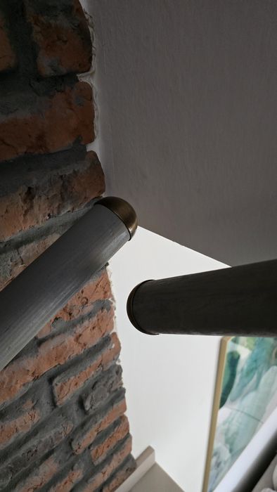 3 balustrady/poręcze drewniane ze złotym wykończeniem