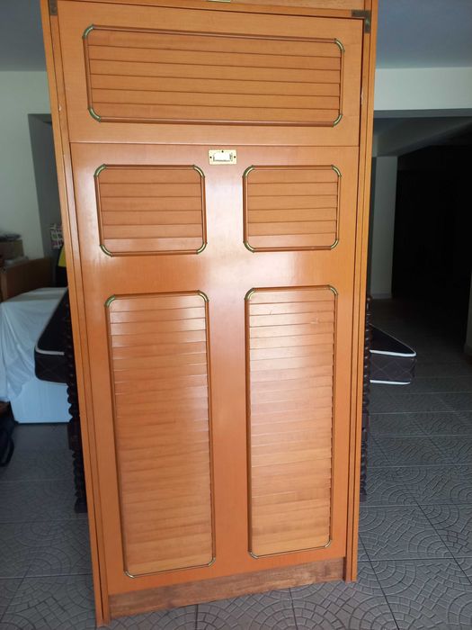 Beliche em vertical revertível Armário cerejeira