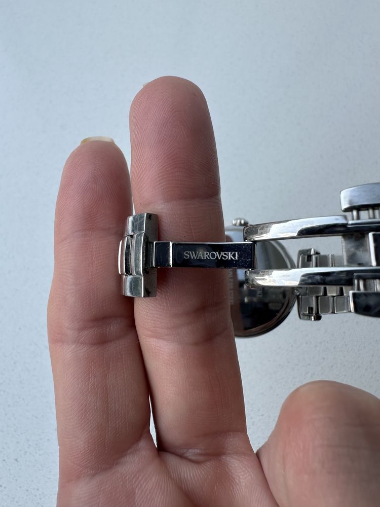 Годинник Swarovski