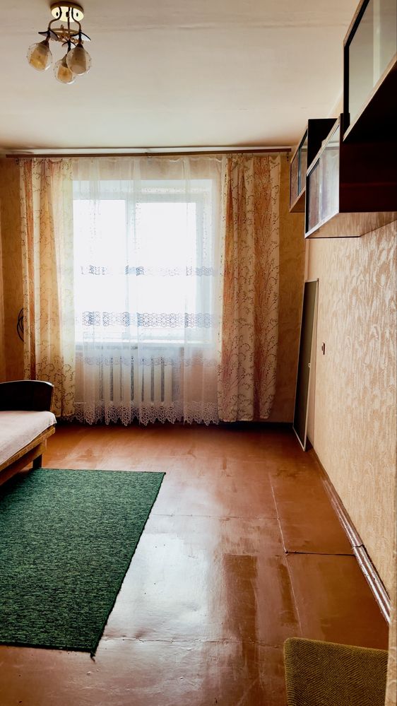 Продається двох кімнатна квартира, район базару