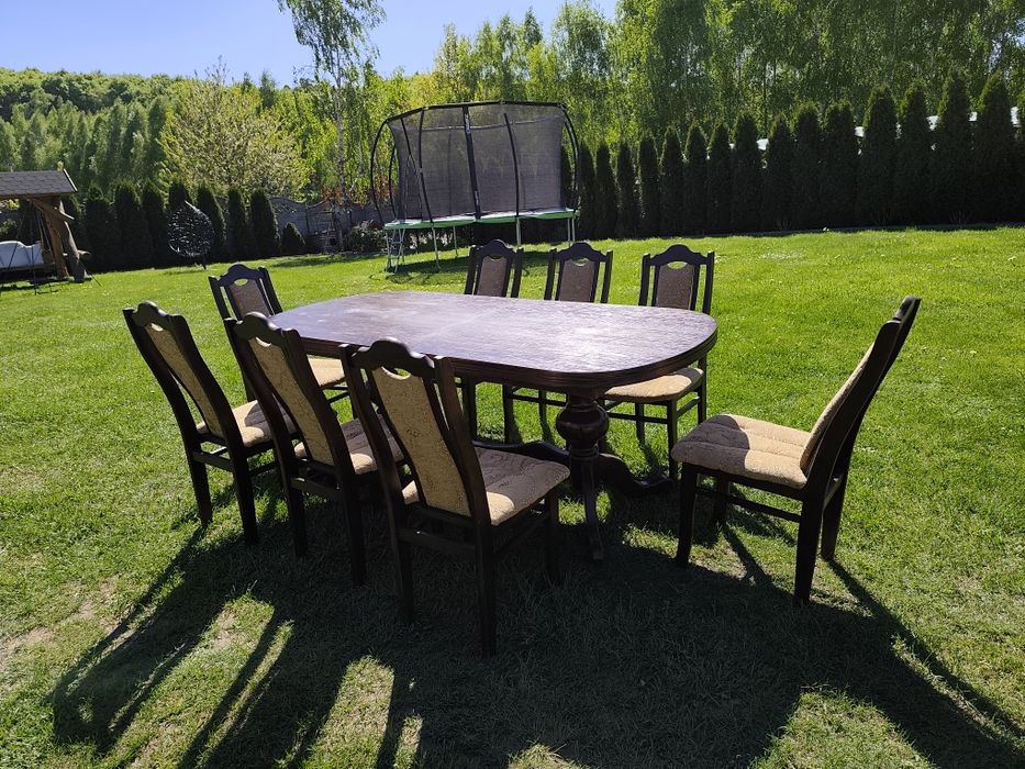 Stół rozkładany z 8-mioma krzesłami