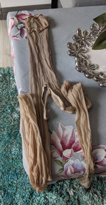 Błyszczące rajstopki z wycięciem w kroku rozmiar L 2 pary