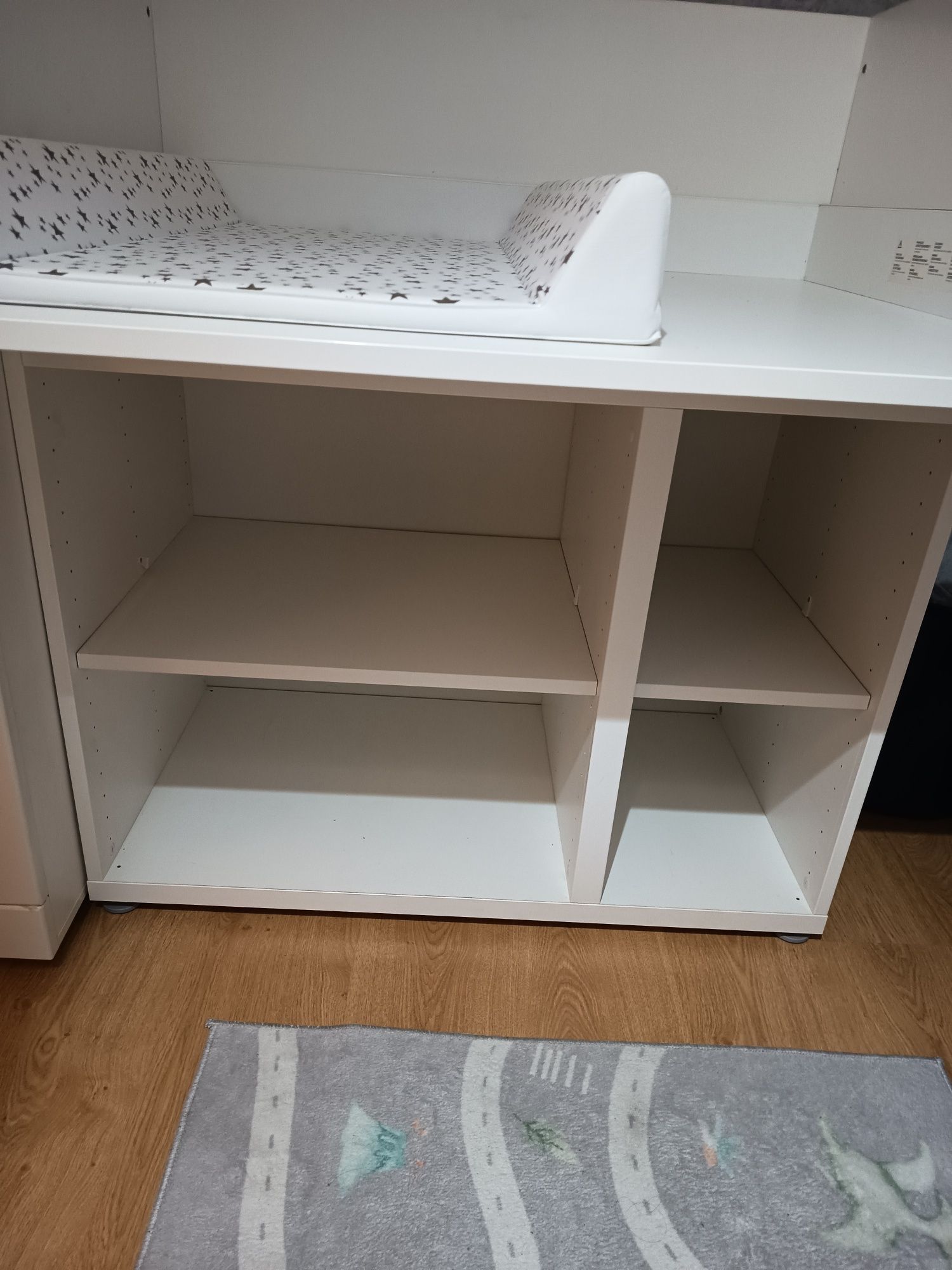 Przewijak Ikea z półkami, rezerwacja