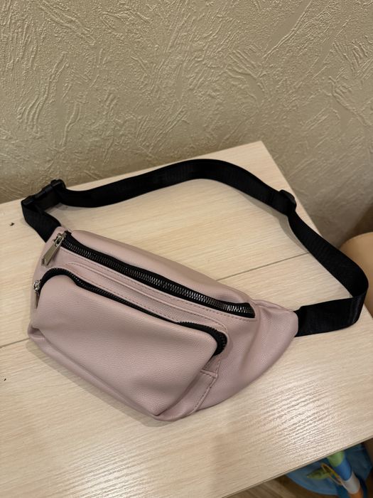 Бананка блідо рожевого кольору