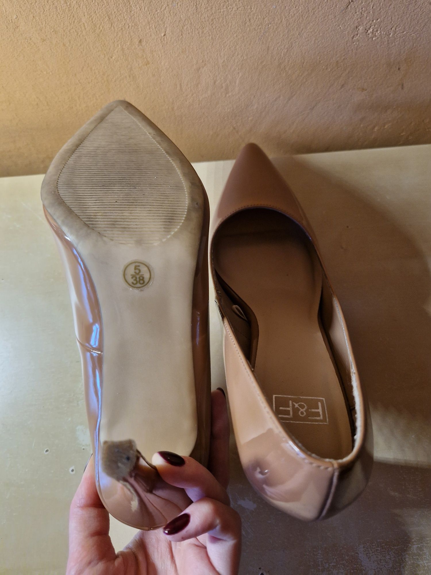Szpilki, buty na obcasie 9 cm beżowe, brązowe, cieliste