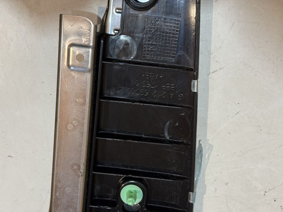 Listwa Dekor Ozdoba Klapy Bagaznika Mercedes W212