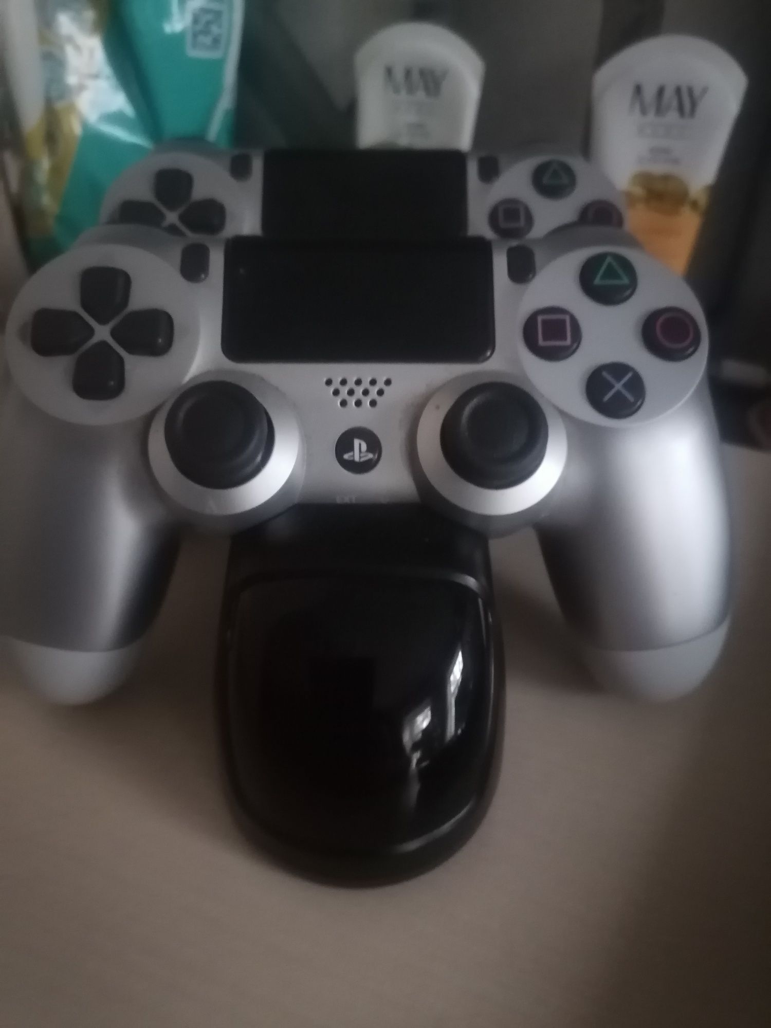 Зарядна станція до гейпадів dualshock PS4