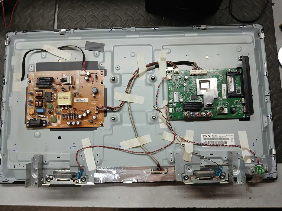 PEÇAS - TV LED 32" - LG 32LH500D - com Ecrã Danificado!! - 2