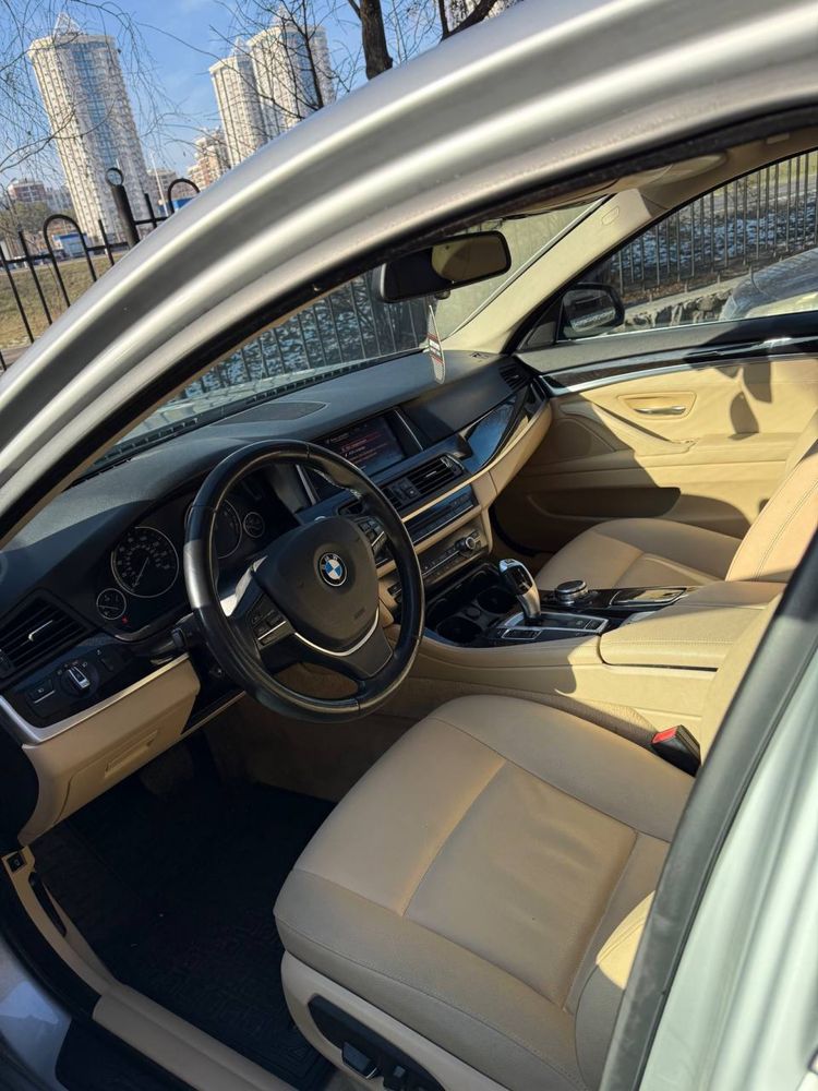 Авто BMW 528i 2015 рік