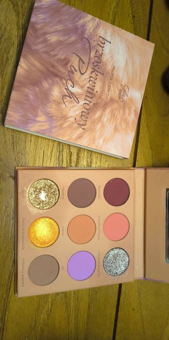 Brzoskiwniowy puch glam shop