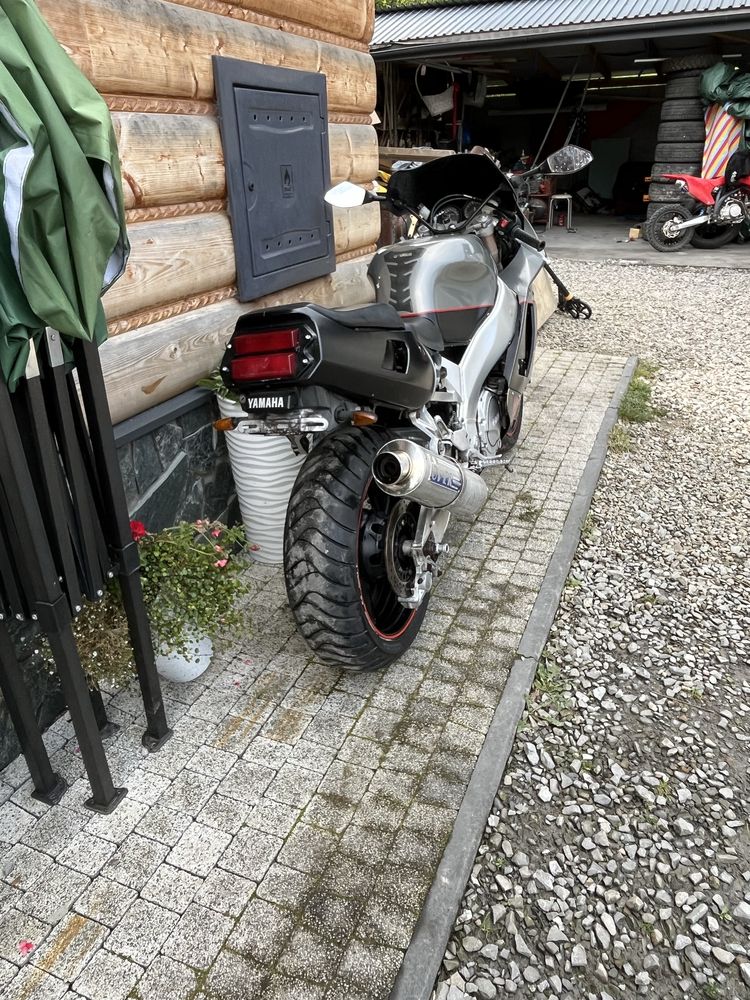 Yamaha YZF750 R