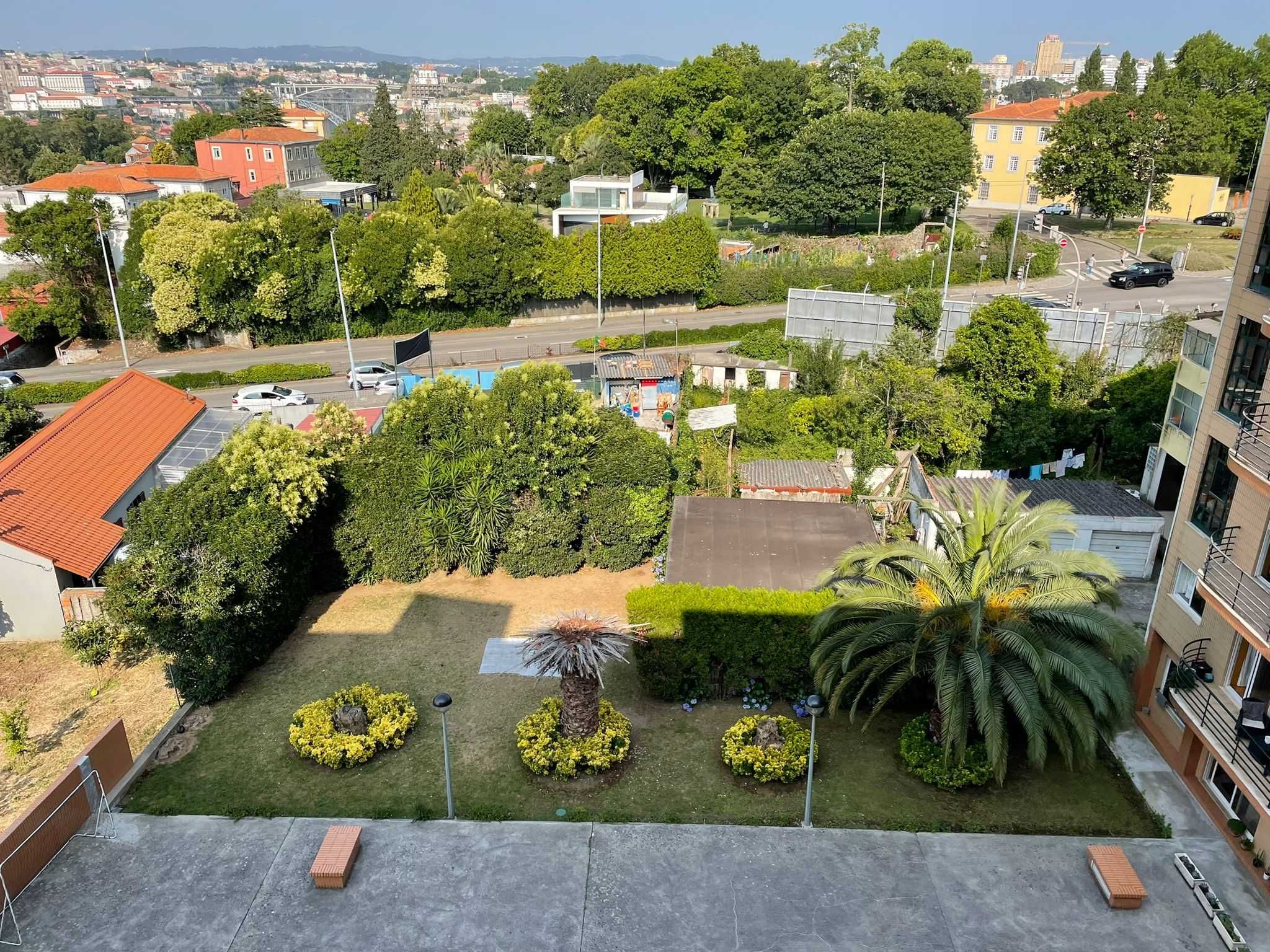 Suite 38m2 perto do Arrabida Shopping