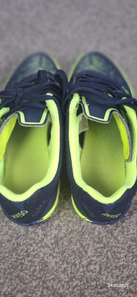 Tenisówki buty sportowe halówki Decathlon r. 35