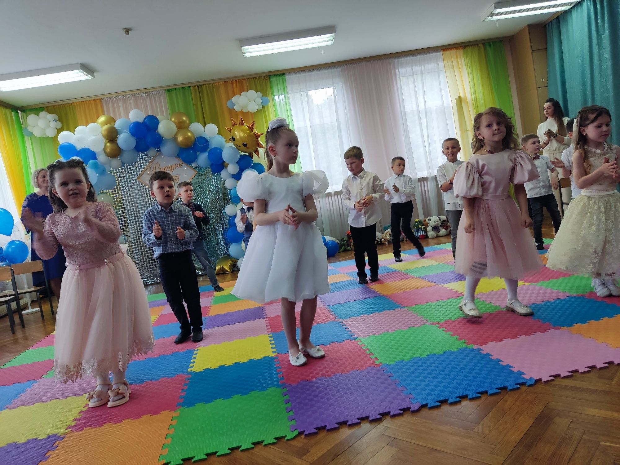 Неймовірна сукня плаття святкова пишна органза біла 122 128 випуск