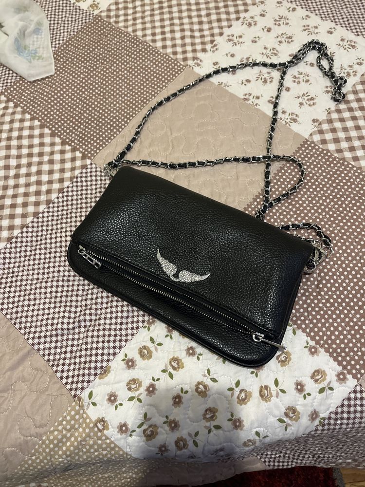 Mala atira colo nova comprei mas e pequena por isso estou s vende la