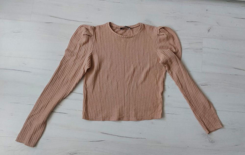 Beżowa bluzka sweterek Bershka prążki, bufki M, L