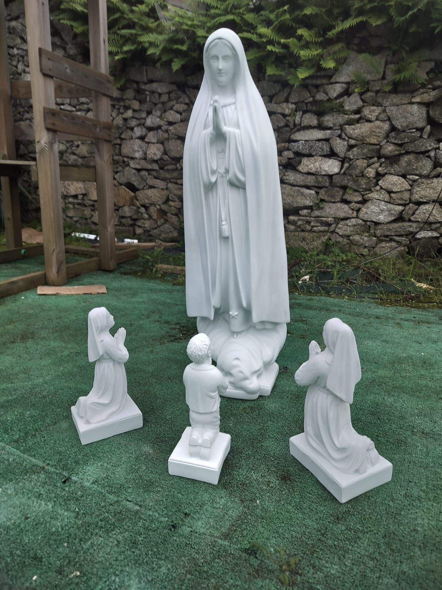 Nossa Senhora e Pastorinhos